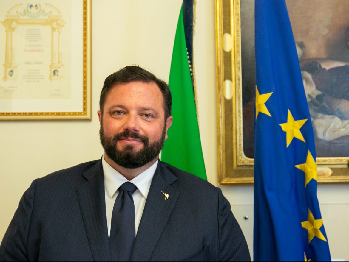 CARLONI: “LA UE DEVE CAMBIARE ATTEGGIAMENTO VERSO L’AGRICOLTURA ITALIANA”